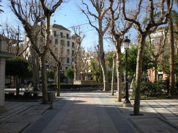 Fantastico Apartamento Trajano Parking Gratuito Granada Exterior photo